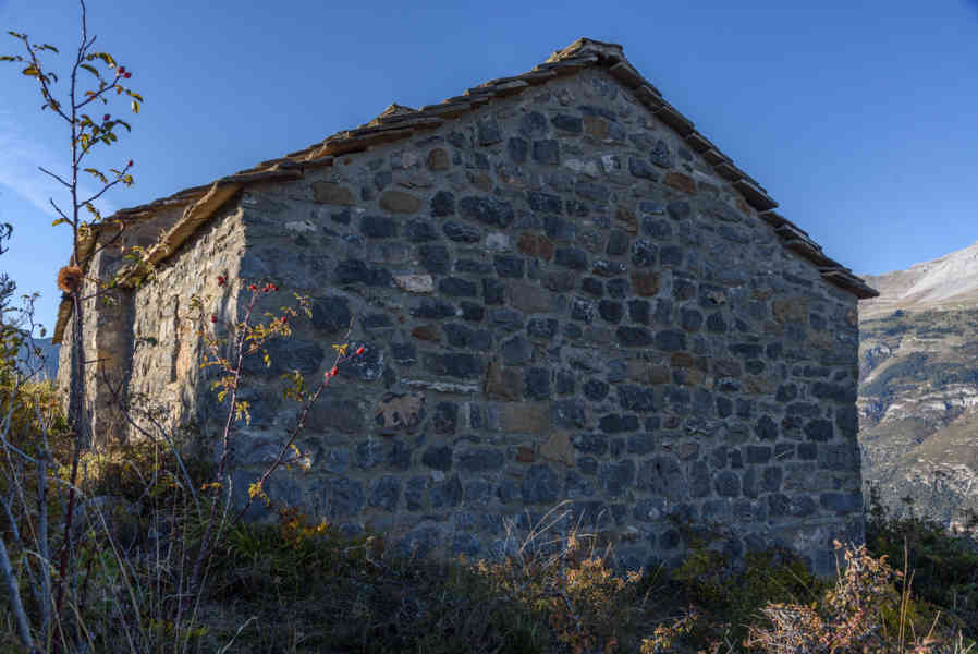Huesca - Tella 38 - ermita de la Virgen de la Peña.jpg